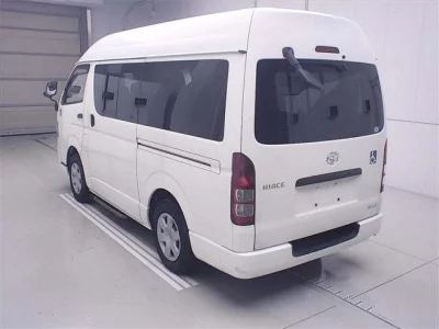 TOYOTA HIACE VAN