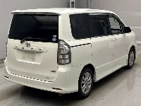 Цена авто Toyota Voxy с аукционов Японии, номер кузова ZRR70W, пробег 212 000, оценка 2