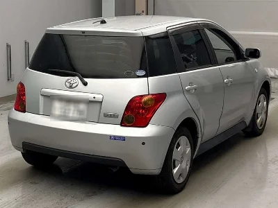 TOYOTA IST