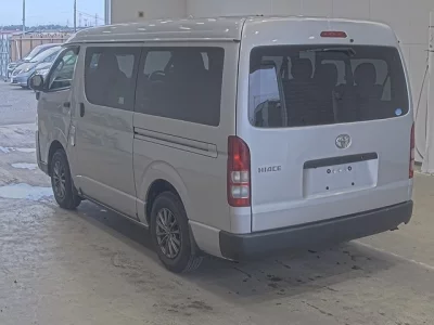 TOYOTA HIACE