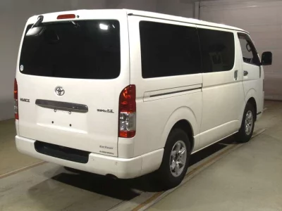 TOYOTA HIACE VAN