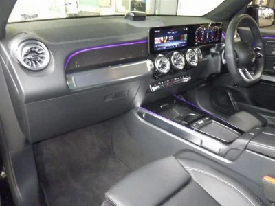 MERCEDES BENZ GLB