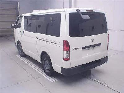 TOYOTA HIACE VAN