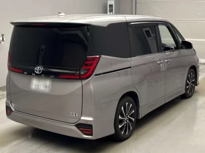 TOYOTA NOAH