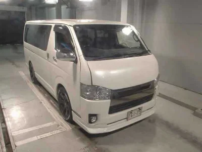 TOYOTA HIACE VAN