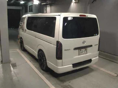 TOYOTA HIACE VAN