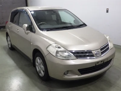 NISSAN TIIDA