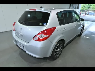 NISSAN TIIDA