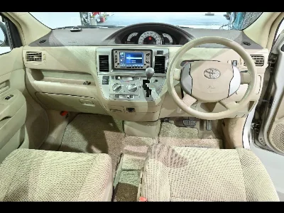 TOYOTA RAUM