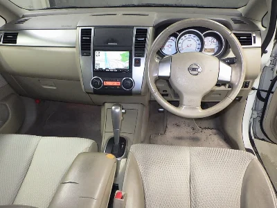 NISSAN TIIDA