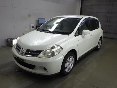 NISSAN TIIDA