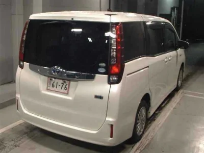 TOYOTA NOAH