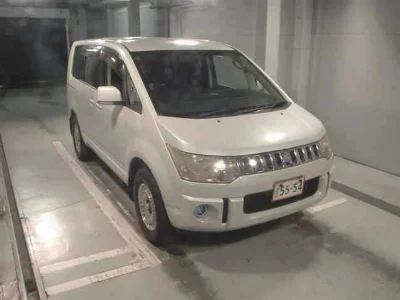 MITSUBISHI DELICA D5