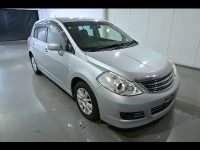NISSAN TIIDA