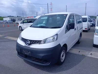 NISSAN NV200