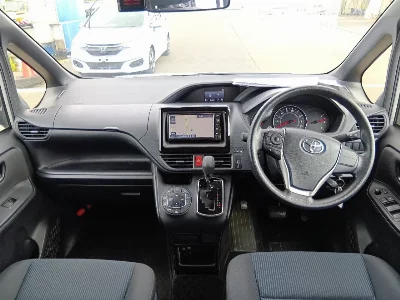 TOYOTA NOAH