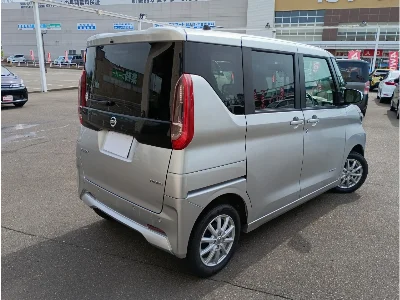 NISSAN ROOX