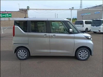 NISSAN ROOX