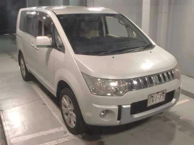 MITSUBISHI DELICA D5