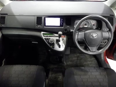TOYOTA ISIS
