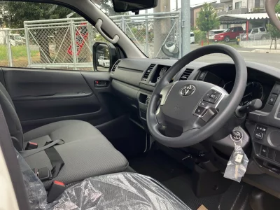 TOYOTA HIACE VAN