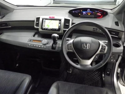 HONDA FREED SPIKE