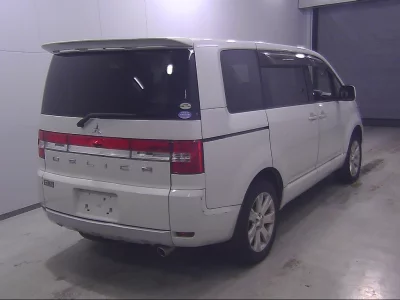 MITSUBISHI DELICA D5