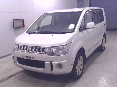 MITSUBISHI DELICA D5