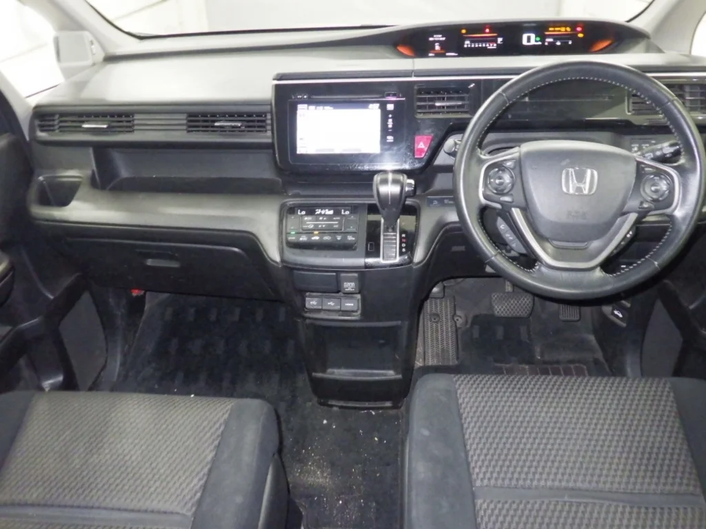 Honda Stepwgn  с аукциона в Японии