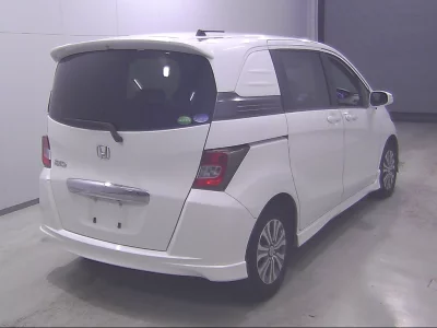 HONDA FREED SPIKE