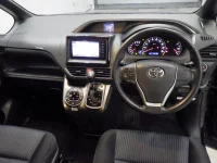 Цена авто Toyota Voxy с аукционов Японии, номер кузова ZRR80W, пробег 47 000, оценка 2