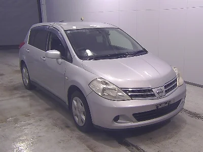 NISSAN TIIDA