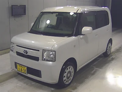 TOYOTA PIXIS SPACE
