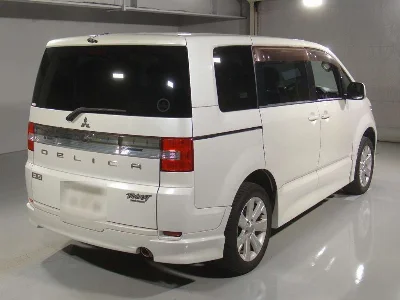 MITSUBISHI DELICA D5