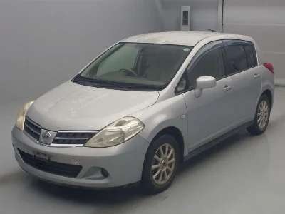 NISSAN TIIDA
