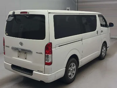 TOYOTA HIACE VAN