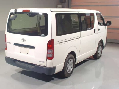 TOYOTA HIACE VAN