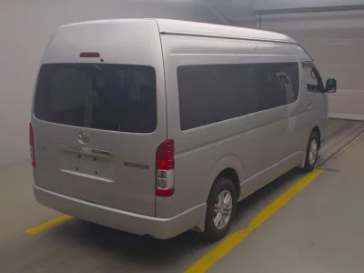 TOYOTA HIACE