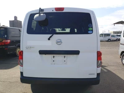 NISSAN NV200