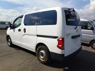 NISSAN NV200
