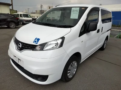 NISSAN NV200
