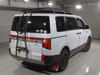 MITSUBISHI DELICA D5