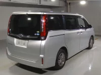 Цена авто Toyota Esquire с аукционов Японии, номер кузова ZRR80G, пробег 145 000, оценка 2