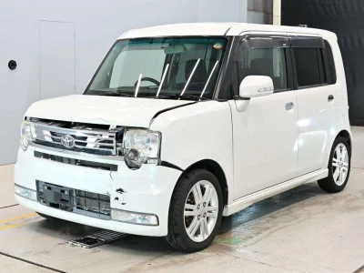 TOYOTA PIXIS SPACE