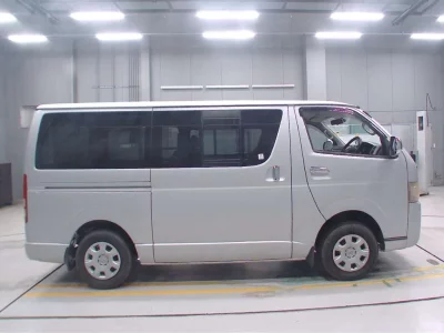 TOYOTA REGIUS VAN