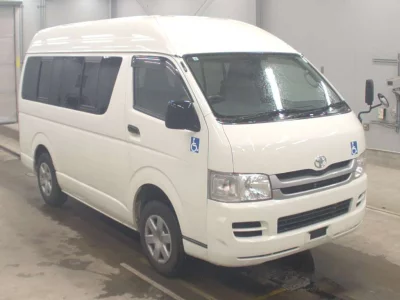 TOYOTA HIACE VAN