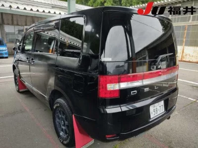 MITSUBISHI DELICA D5