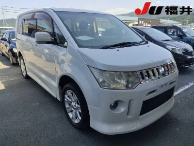 MITSUBISHI DELICA D5