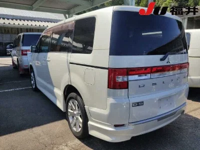MITSUBISHI DELICA D5