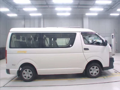 TOYOTA HIACE
